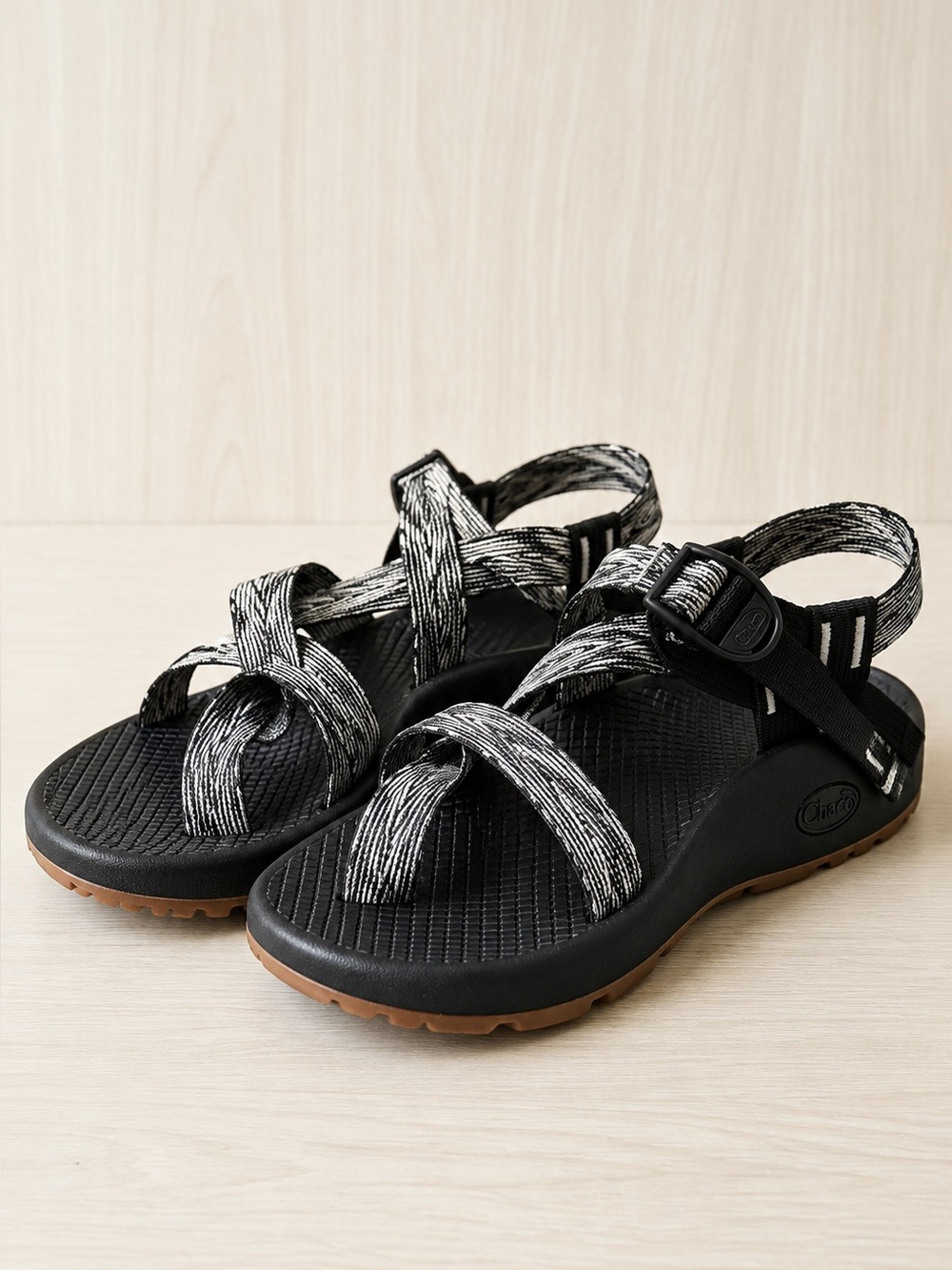 Chaco Women’s Size 8 Z/Cloud X2 Black White Strappy Sport Hiking Sandals